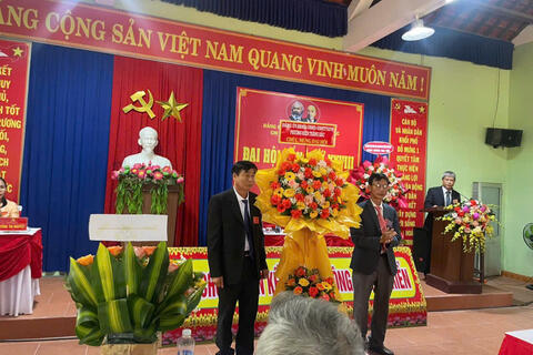 CHI BỘ KHỐI PHỐ BỒ MƯNG 1 TỔ CHỨC ĐẠI HỘI ĐIỂM  NHIỆM KỲ 2025-2027
