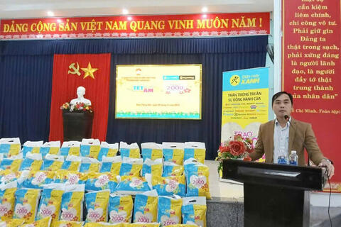 CÔNG TY CỔ PHẦN THẾ GIỚI DI ĐỘNG - ĐIỆN MÁY XANH TRAO TẶNG 350 XUẤT QUÀ